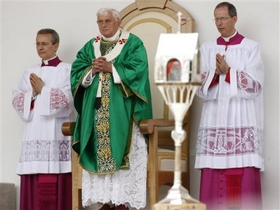 The Pope Says Mass 3